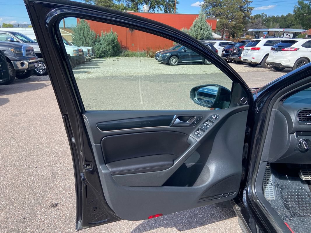 Used 2011 Volkswagen Golf 4-Door FWD image 14