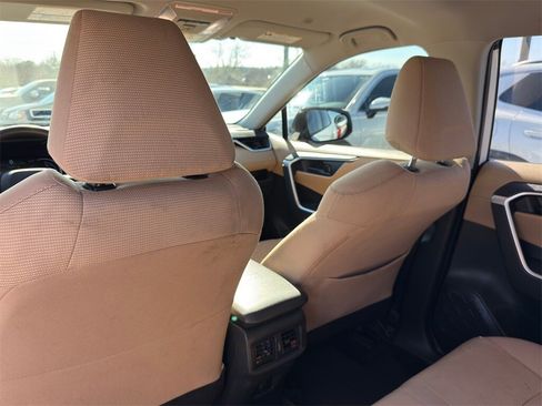 Used 2023 Toyota RAV4 LE image 27