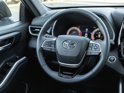 Certified 2025 Toyota Highlander XSE image 29