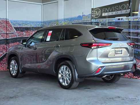 Certified 2026 Toyota Highlander Limited AWD/4WD image 6