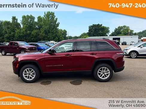 Used 2023 Jeep Grand Cherokee Laredo w/ Luxury Tech Group I AWD/4WD image 4