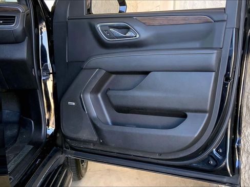 Used 2022 Chevrolet Tahoe Premier w/ Premium Package image 22