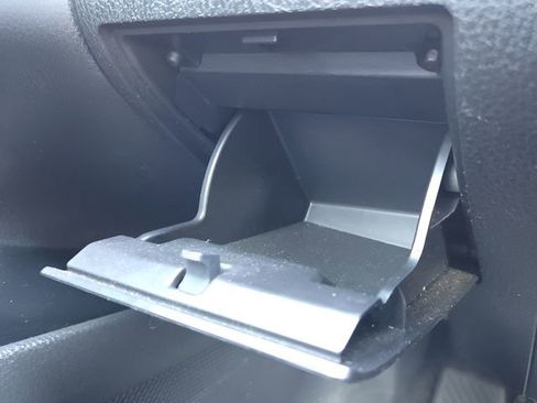 Used 2018 Toyota Camry SE image 22