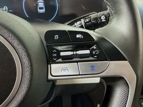 Used 2025 Hyundai Elantra Limited FWD image 15