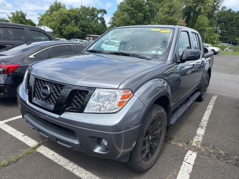 Certified 2021 Nissan Frontier SV w/ Midnight Edition Floor Mats AWD/4WD image 2