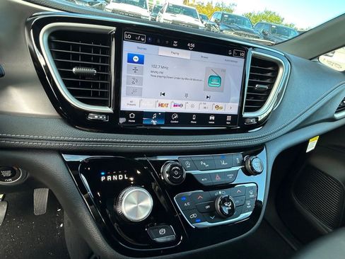 New 2026 Chrysler Pacifica Select image 46