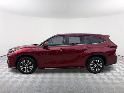 Used 2023 Toyota Highlander XLE FWD image 14
