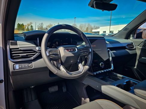 New 2026 GMC Acadia AT4 w/ LPO, Floor Liner Package AWD/4WD image 14
