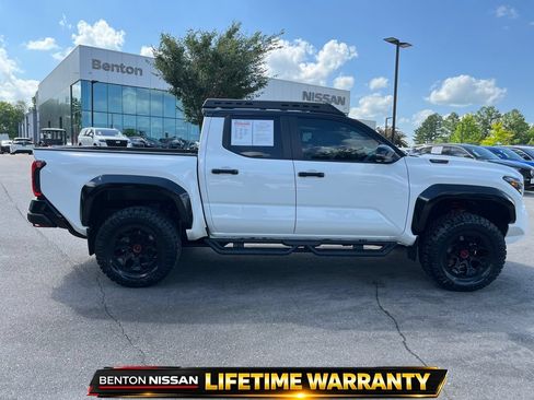 Used 2024 Toyota Tacoma TRD Pro AWD/4WD image 8