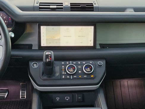 Used 2020 Land Rover Defender 110 HSE image 22