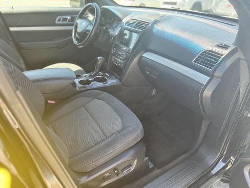 Used 2017 Ford Explorer XLT w/ Equipment Group 201A FWD image 13