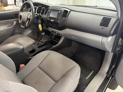 Used 2014 Toyota Tacoma 4x4 Regular Cab image 22