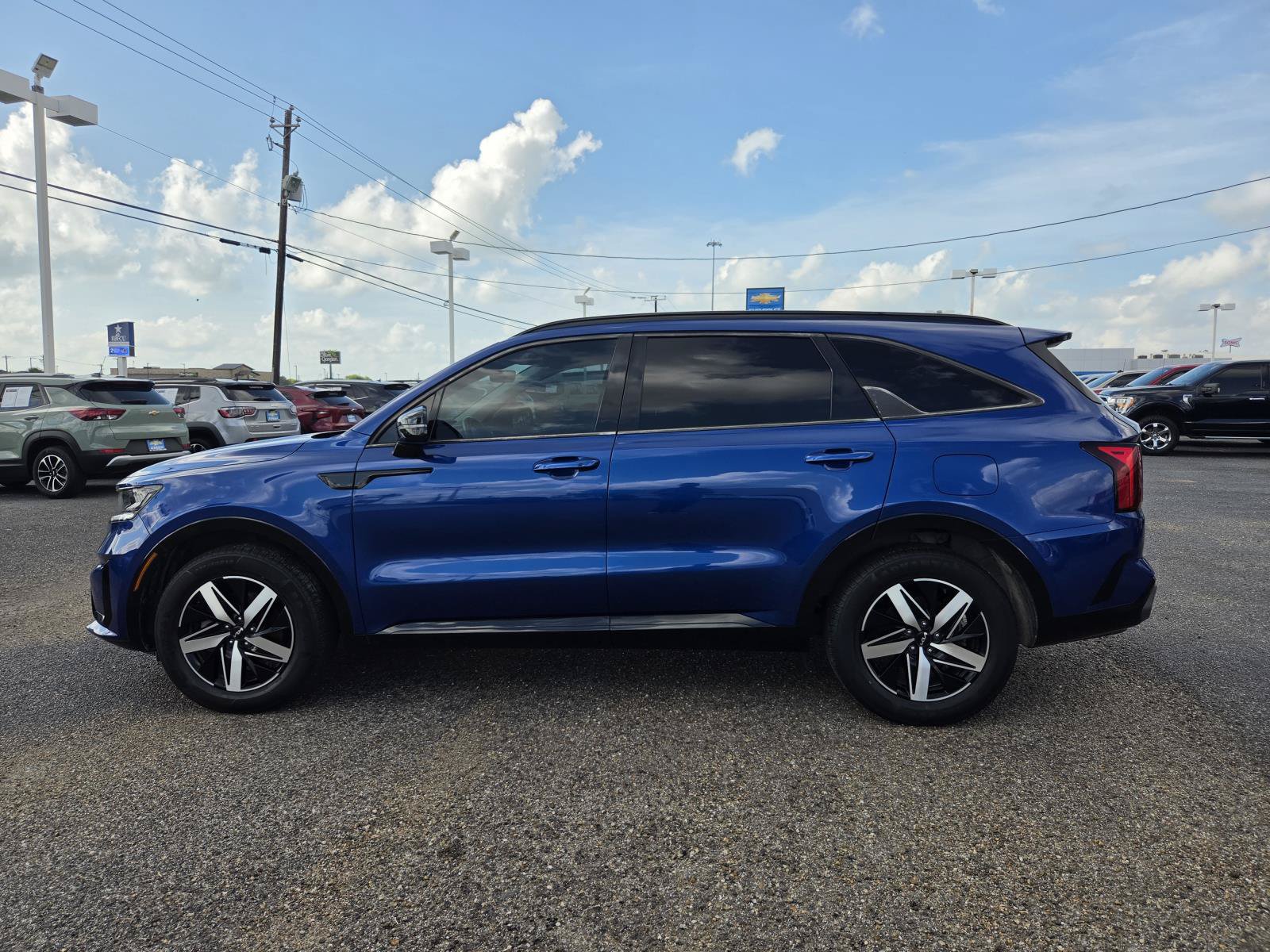 Used 2023 Kia Sorento EX w/ Panoramic Sunroof Package FWD image 2