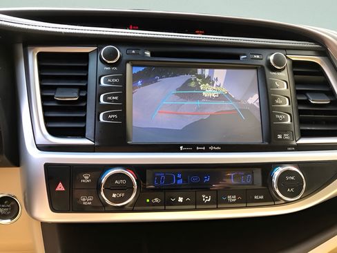 Certified 2018 Toyota Highlander XLE AWD/4WD image 20