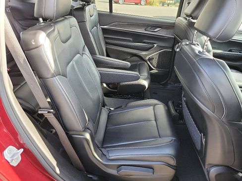 Used 2022 Jeep Grand Cherokee L Limited image 16