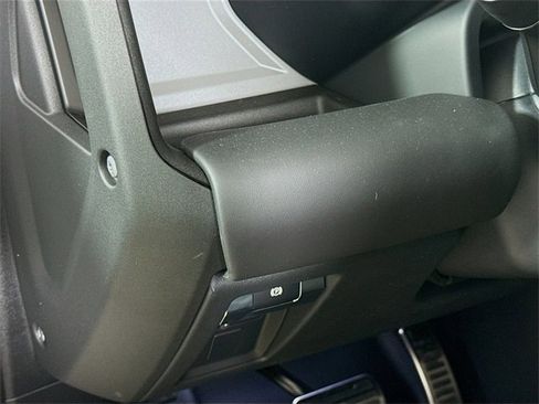 Used 2025 Land Rover Defender 110 V8 image 10