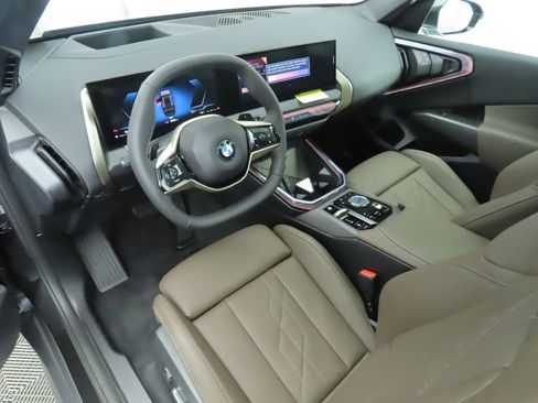 Used 2025 BMW X3 xDrive30i w/ Premium Package image 11