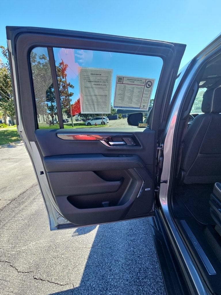 Used 2025 GMC Yukon XL Elevation AWD/4WD image 14