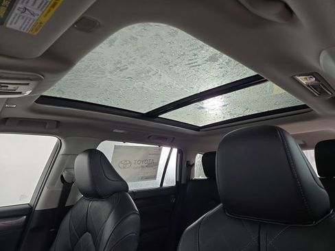Used 2025 Toyota Highlander Platinum image 33