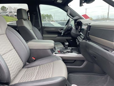 Used 2024 Chevrolet Silverado 1500 ZR2 w/ Technology Package image 12