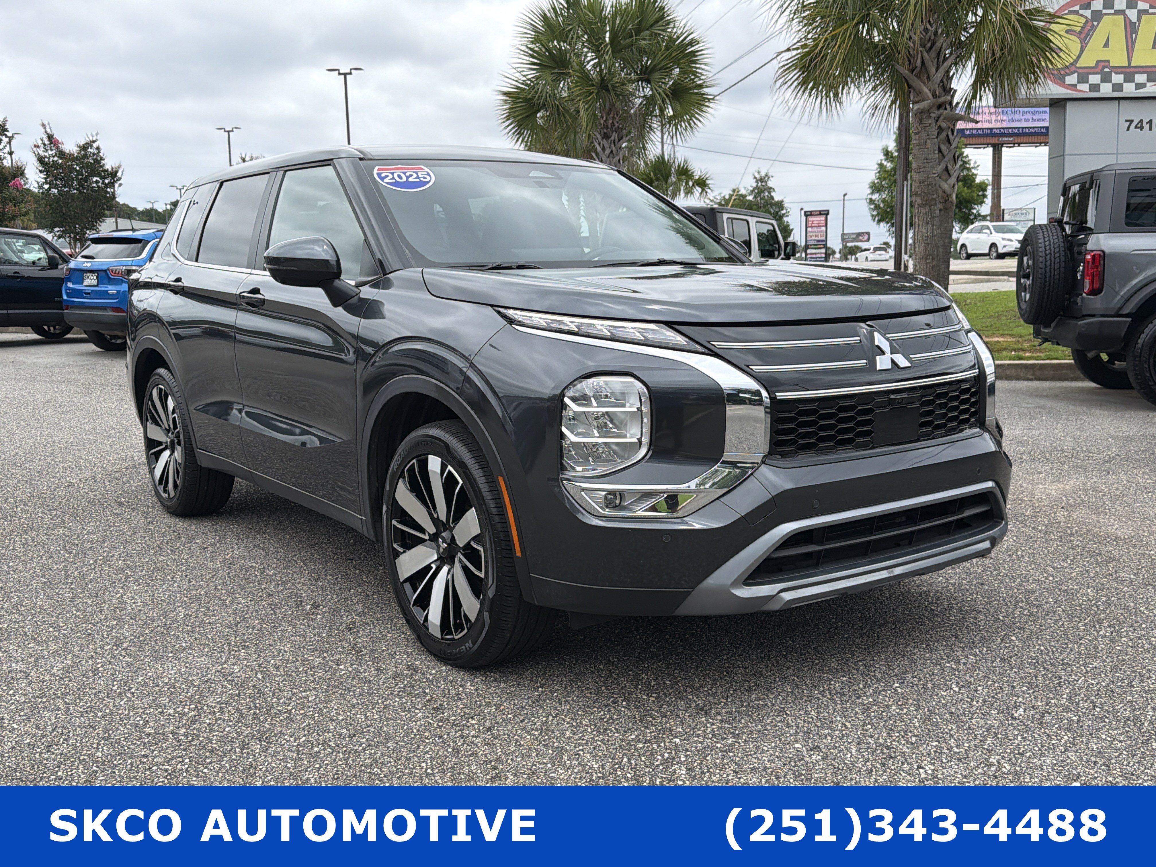 Used 2025 Mitsubishi Outlander SE FWD image 7