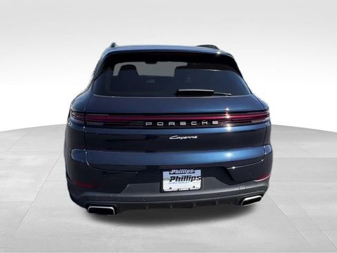 Used 2024 Porsche Cayenne AWD/4WD image 4