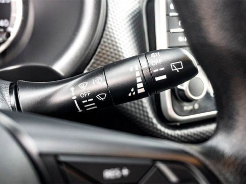 Used 2025 Nissan Kicks Play S image 21