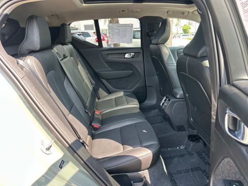 Certified 2024 Volvo XC40 B5 Ultimate w/ Climate Package image 24