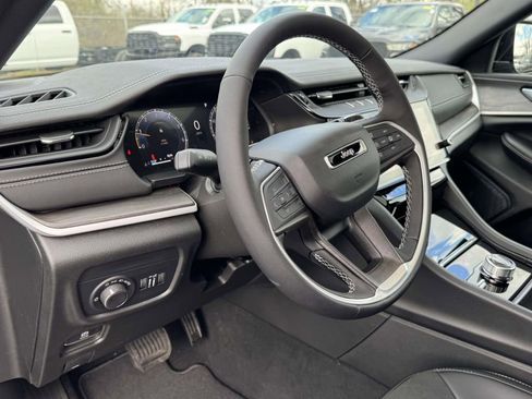 New 2026 Jeep Grand Cherokee 4WD image 3