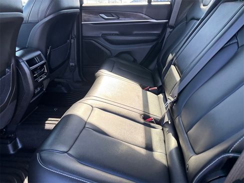 Used 2024 Jeep Grand Cherokee Limited image 28