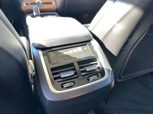 Certified 2025 Volvo XC90 B6 Plus AWD/4WD image 15