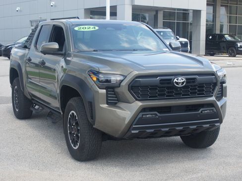 Used 2024 Toyota Tacoma TRD Off-Road w/ TRD Off Road Premium Package AWD/4WD image 24