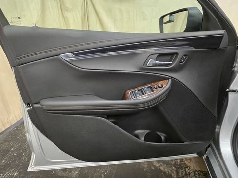 Used 2014 Chevrolet Impala LT FWD image 10