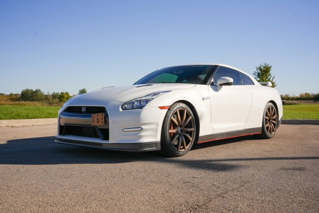 Used 2015 Nissan GT-R Premium AWD/4WD image 3