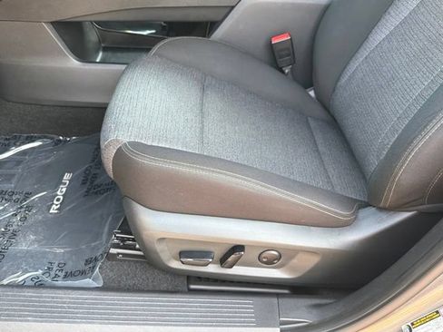 Used 2023 Nissan Rogue SV FWD image 18