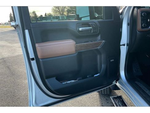 Used 2023 Chevrolet Silverado 3500 High Country w/ Z71 Off-Road Package image 25