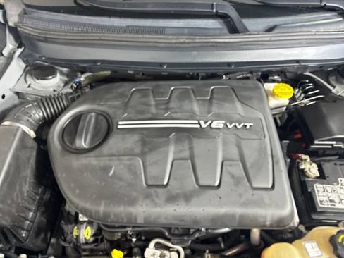Used 2019 Jeep Cherokee Limited w/ Luxury Group AWD/4WD image 12