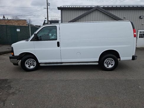 Used 2019 GMC Savana 2500 w/ Driver Convenience Package image 6