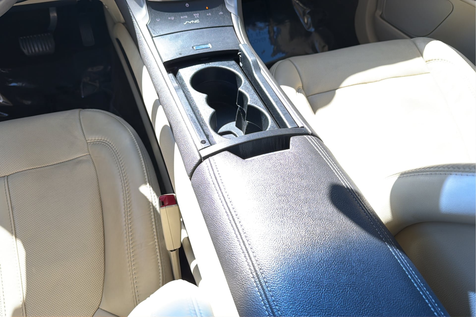 Used 2015 Lincoln MKZ Hybrid w/ Equipment Group 202A Reserve FWD image 26