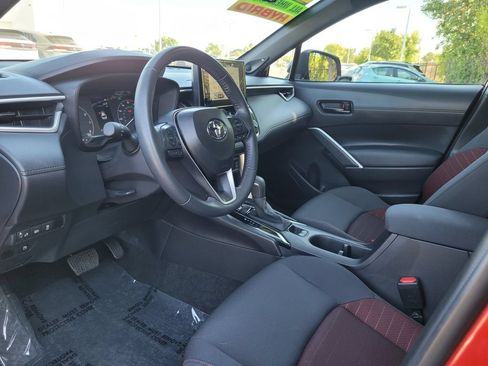 Used 2025 Toyota Corolla Cross AWD Hybrid w/ Moonroof Package image 11