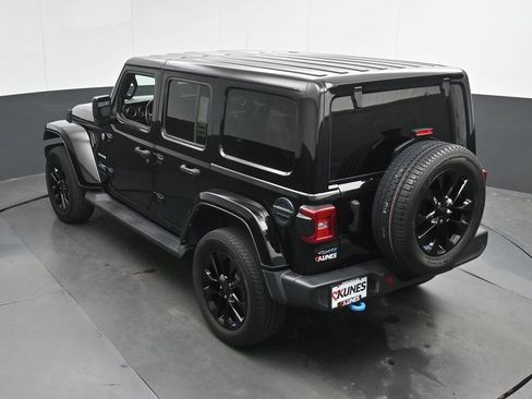 Used 2022 Jeep Wrangler Unlimited Sahara w/ Cold Weather Group AWD/4WD image 40