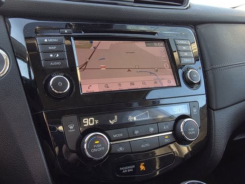 Used 2018 Nissan Rogue SL w/ Premium Package image 19