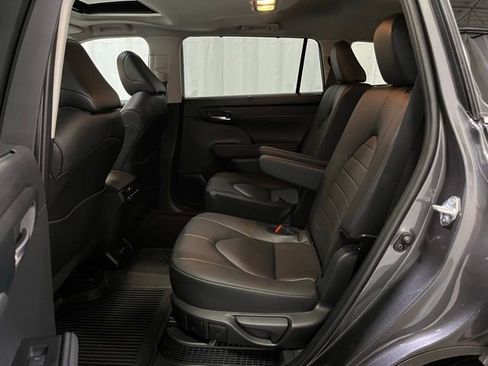 Certified 2024 Toyota Highlander XLE AWD/4WD image 11
