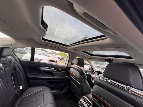 Used 2020 BMW 740i w/ Premium Package RWD image 35