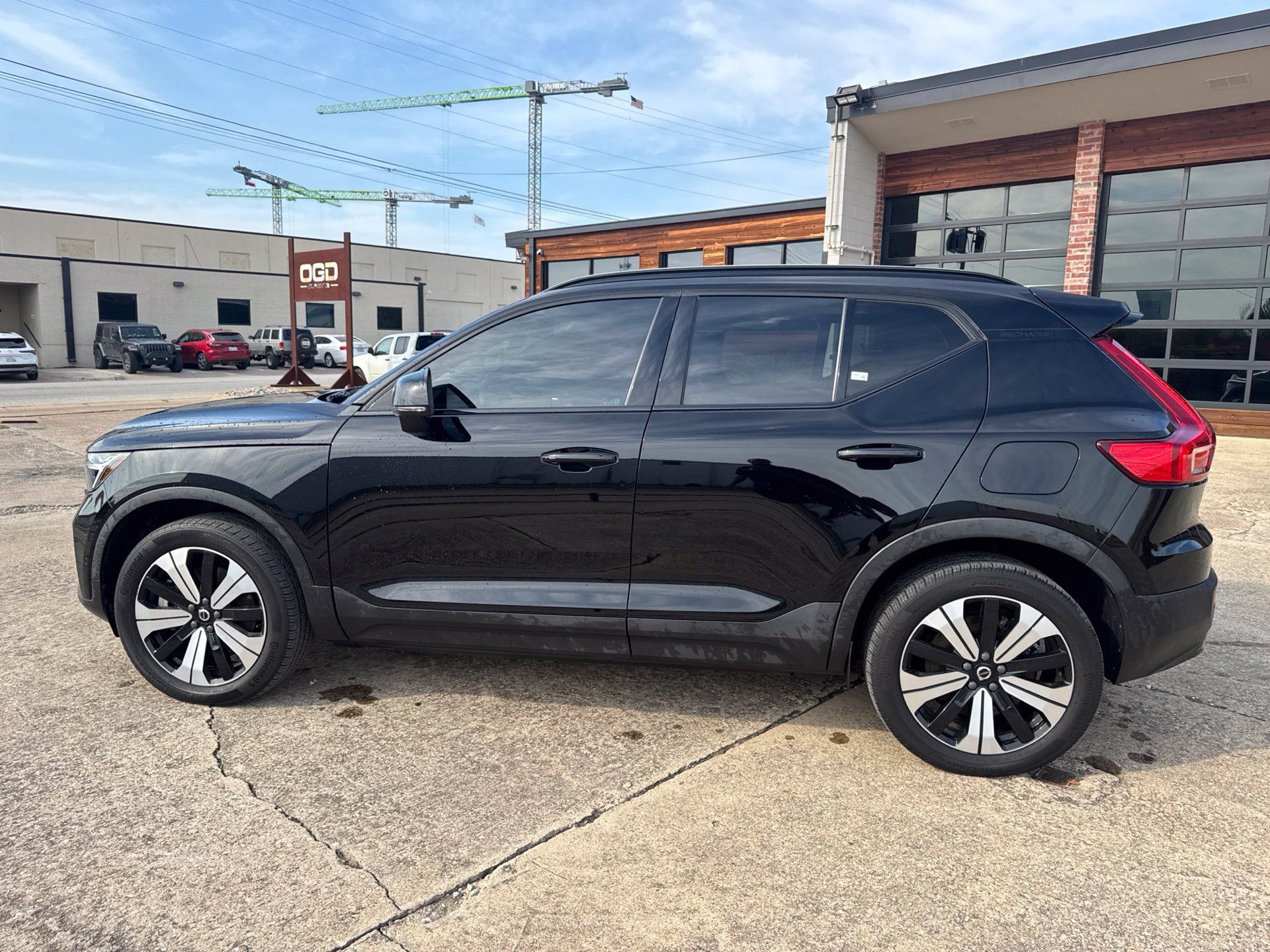 Used 2023 Volvo XC40 Recharge Plus w/ Protection Package Premier AWD/4WD image 10