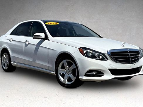 Used 2015 Mercedes-Benz E 350 4MATIC Sedan image 3