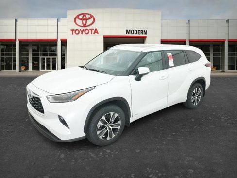 New 2026 Toyota Highlander XLE image 1