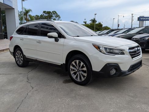 Used 2018 Subaru Outback 2.5i Touring w/ Popular Package #3 AWD/4WD image 2