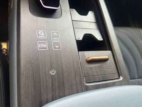 Used 2025 Nissan Ariya Platinum image 15