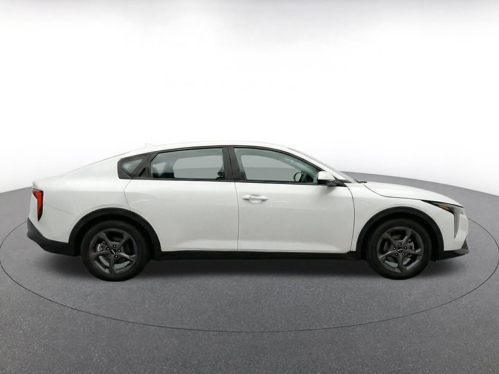 Used 2025 Kia K4 FWD image 13
